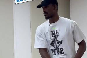 巴特勒突袭LNG，竟然还会乒乓球，打得还是有东西的